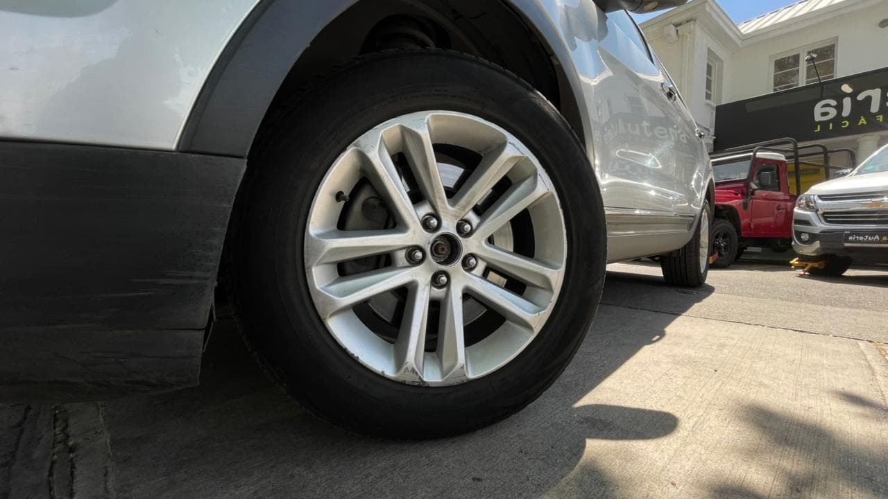 Ford  EXPLORER  - vista 5