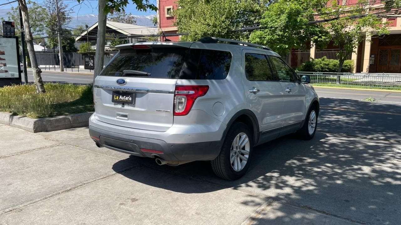 Ford  EXPLORER  - vista 3